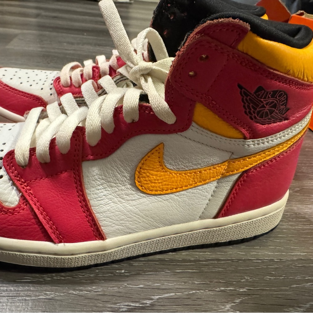 Nike Jordan 1 Retro High OG Light Fusion Red Sneakers